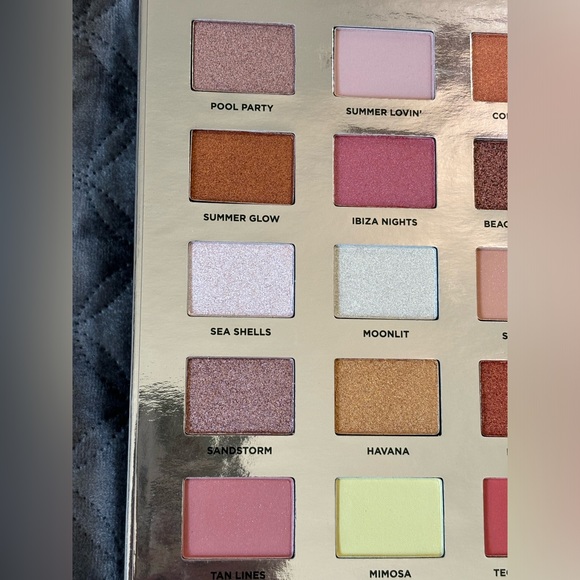 Eyeshadows - Picture 3 of 10